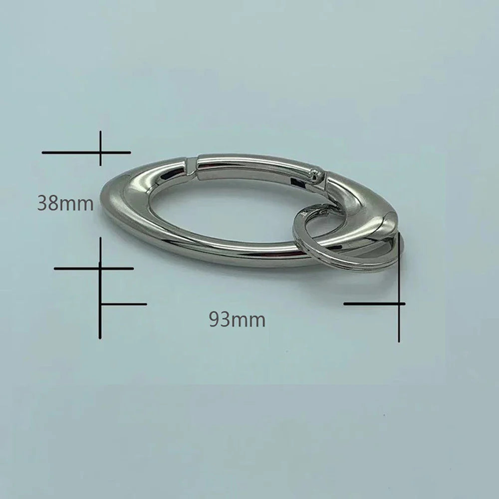 Twisted Metal Carabiner Keychain – Multifunctional Gothic Key Ring for Backpack & Waist Hanging Decor