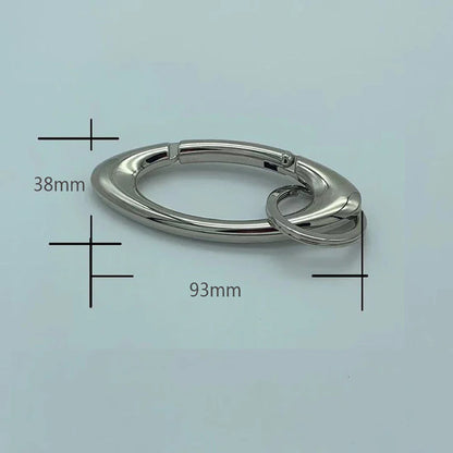 Twisted Metal Carabiner Keychain – Multifunctional Gothic Key Ring for Backpack & Waist Hanging Decor