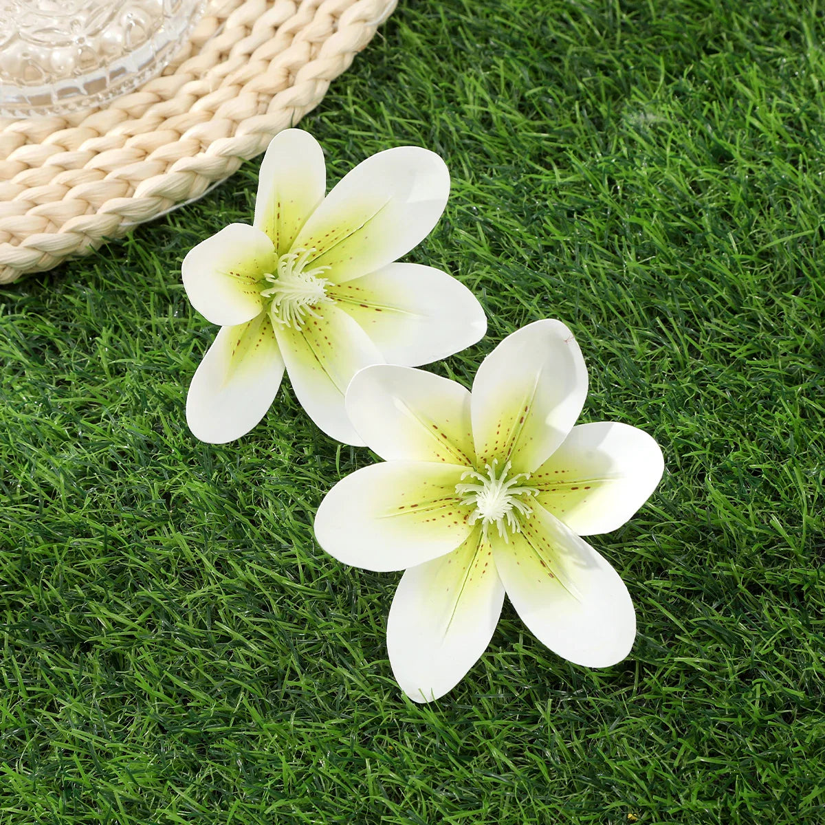 Simulated Orchid Flower Hairpins – White & Pink Hair Clips for Women, Summer Travel Seaside Fashion Headwear