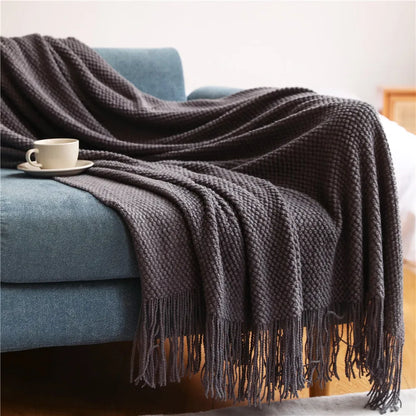 Textile City Knitted Blanket – Thick Waffle Corn Grain Embossed Throw with Tassels, Winter Warm Bedspread 130x240cm