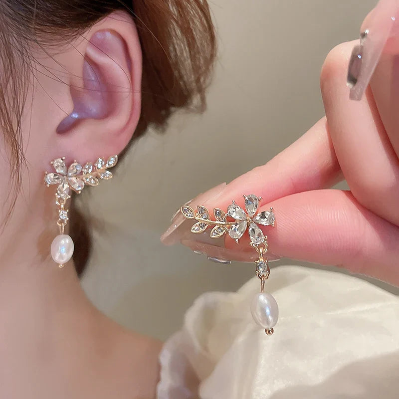 Women’s Light Luxury Zircon Stud Earrings – Flower Leaf Design with Imitation Pearl for Elegant Party & Wedding Jewelry