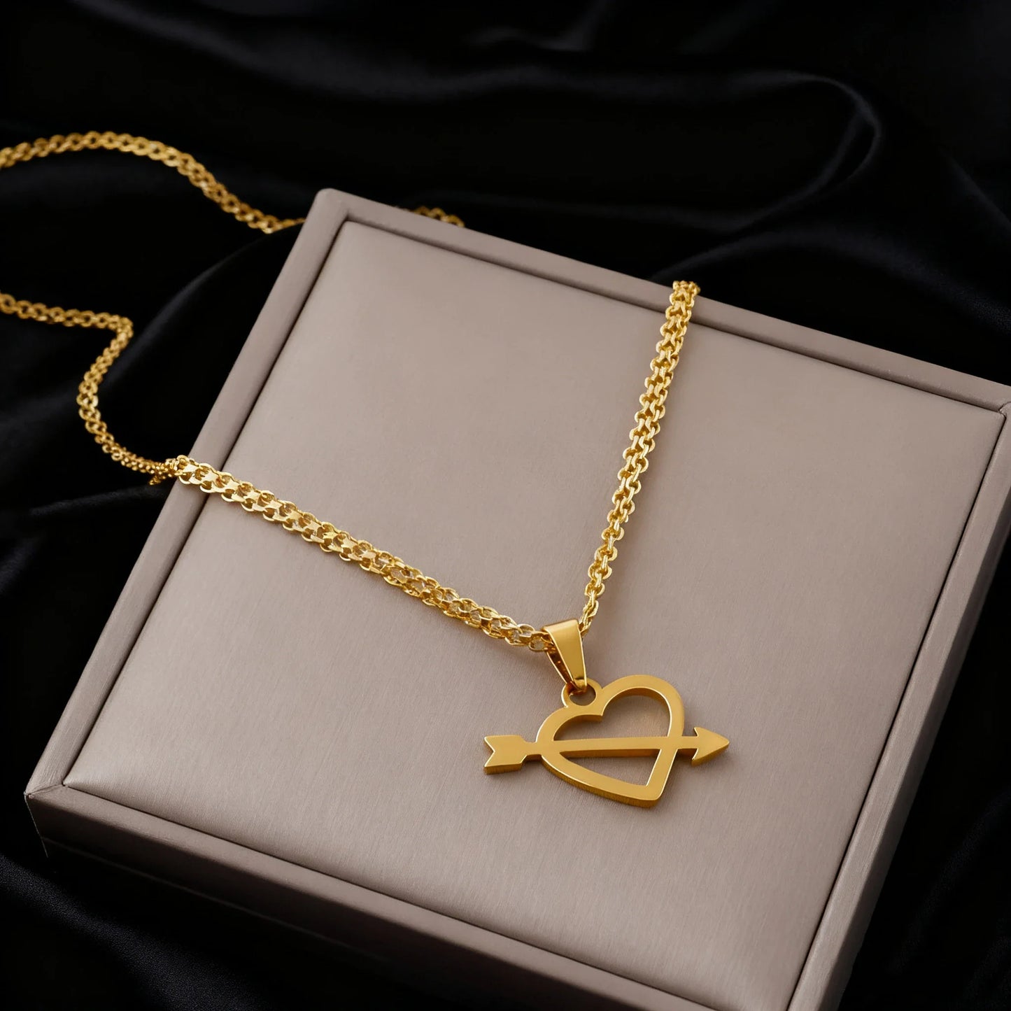 Luxury Gold Stainless Steel Letter Necklace – Minimalist Women’s Jewelry for Daily Wear & Gift