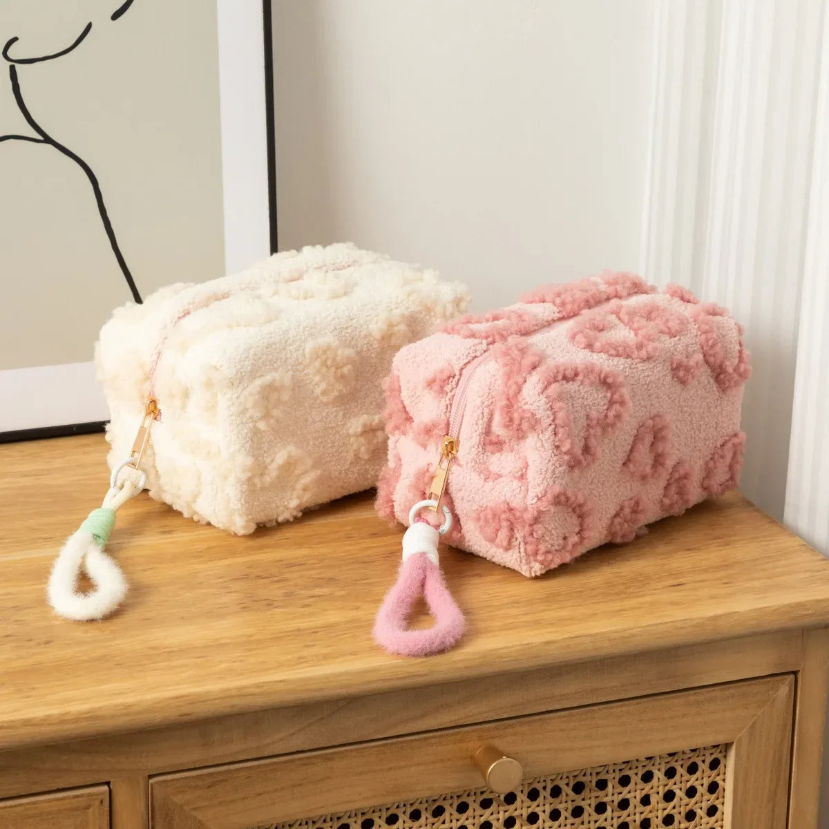 Ins Sweet Plush Makeup Bag – Large Capacity Cute Cosmetic & Toiletries Storage, Portable Travel Bag