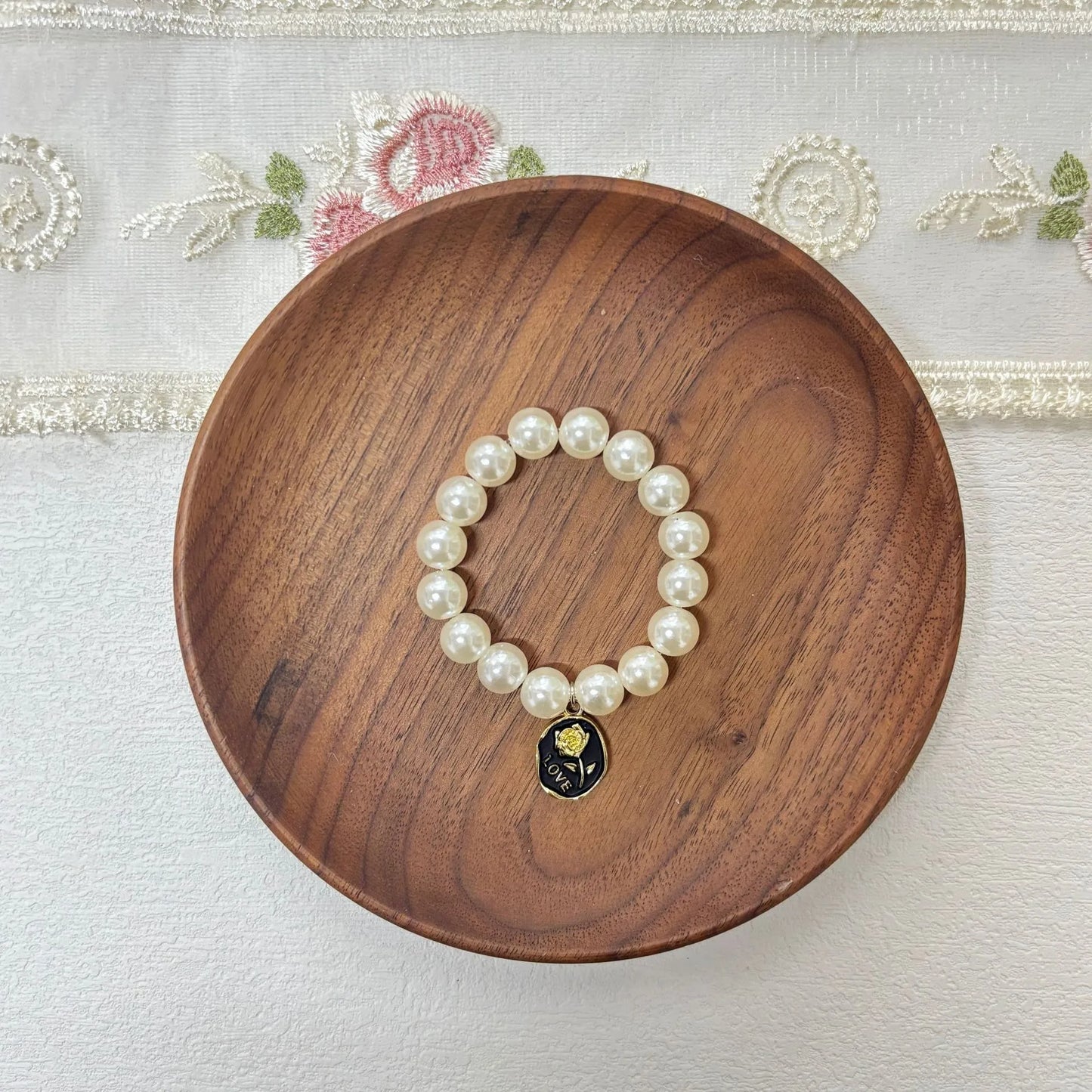 17cm Labubu Macaron Sitting Party Ornament — DIY Cute Plush Pendant with Pearl Necklace & Alloy Chain Accessory
