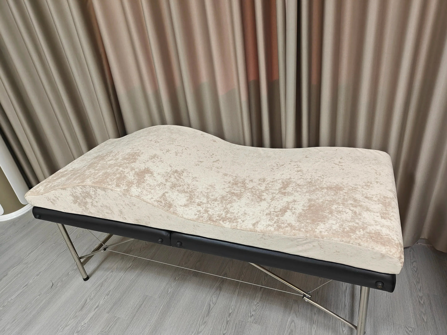 Beauty Salon Curved Extension Lash Bed Topper – Velvet Massage Table Mattress for Eyelash Extensions, Customizable