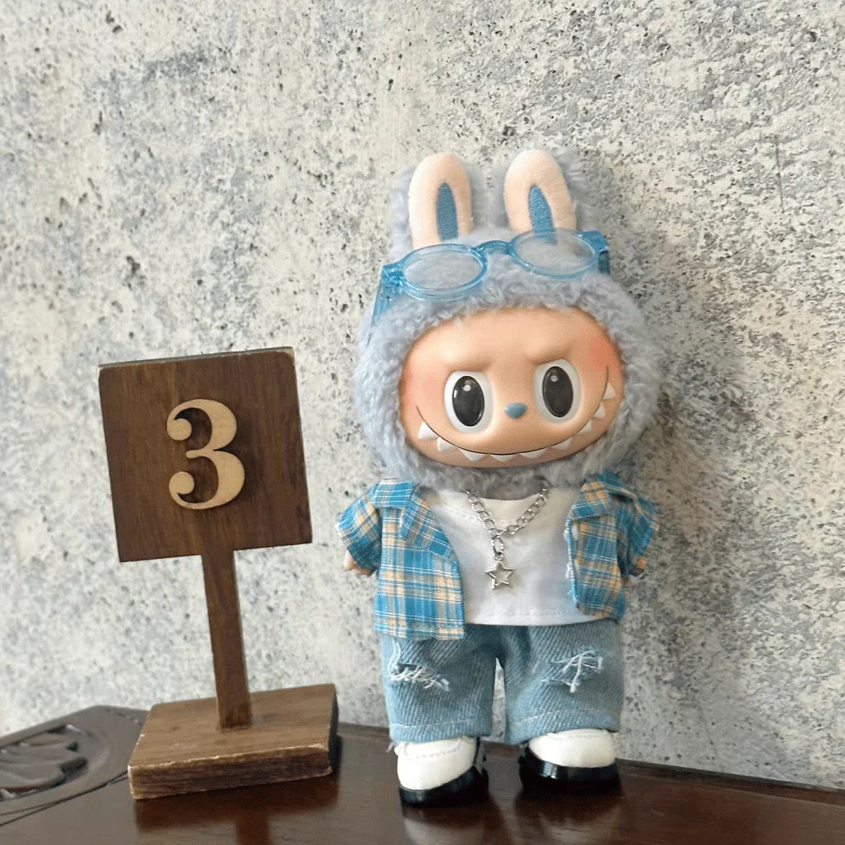 Labubu 17cm Doll Summer Outfit – Cool Shirt & Ripped Jeans Set | Trendy Casual Vinyl Doll Clothes