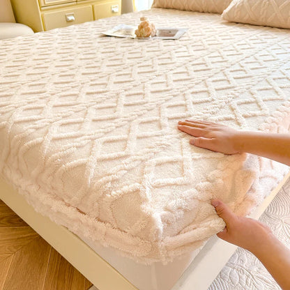 Winter Warm Coral Fleece Fitted Bed Sheet – Thick Fluffy Mattress Cover with Elastic Band for Single, Queen & King Beds