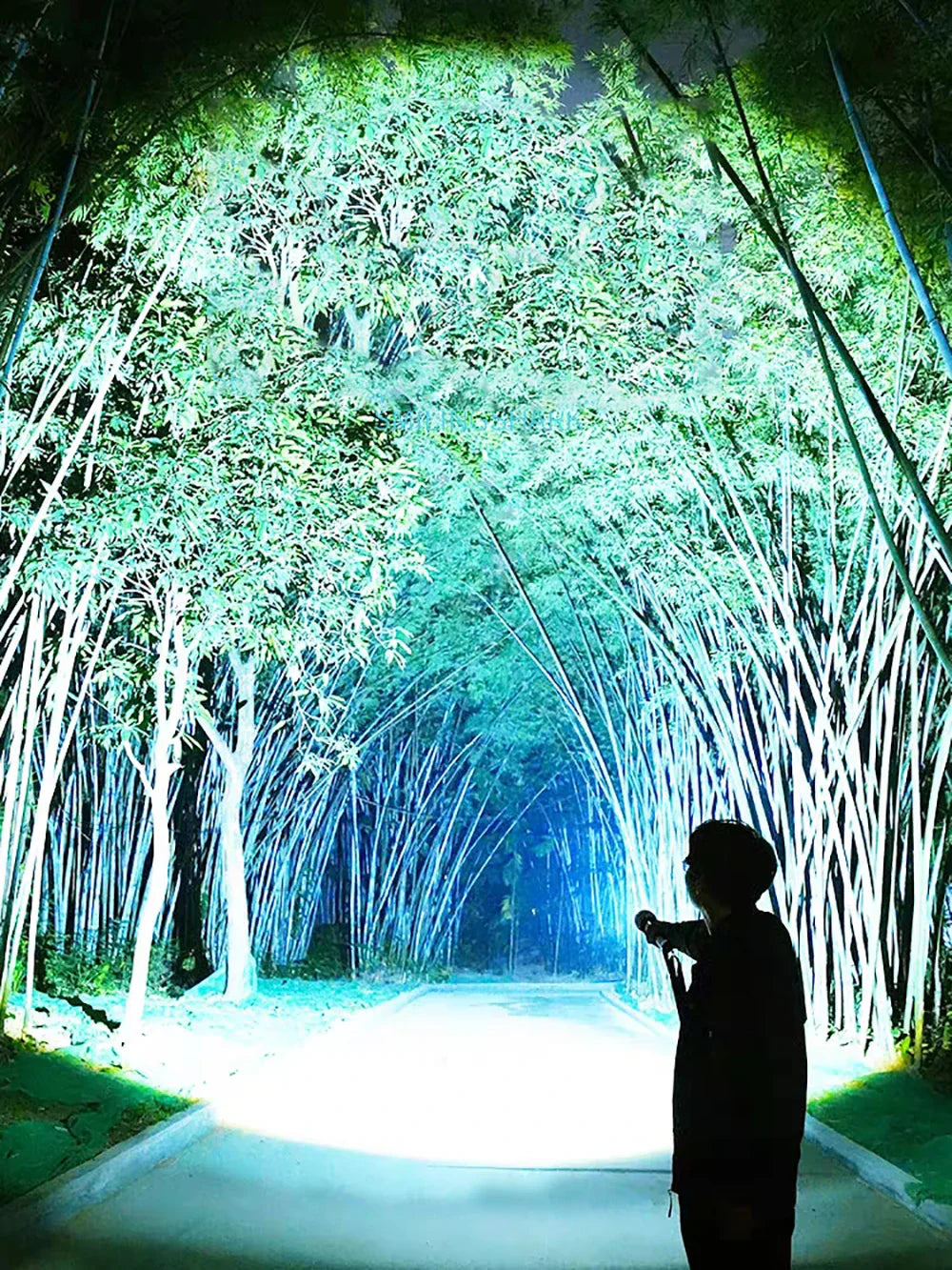 1000W Tactical LED Flashlight – Built-in 15000mAh Battery Emergency Spotlight, 9km Beam, 990,000,000LM Super Bright Torch