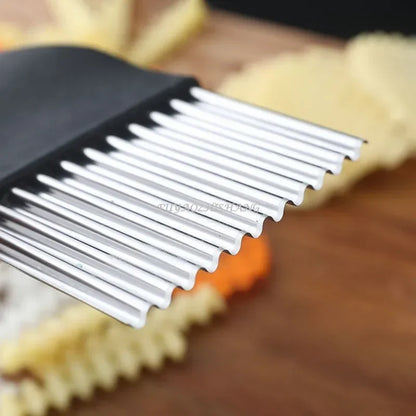 Stainless Steel Crinkle Cutter - Wavy Potato Chip Slicer for Vegetables, Fruits, Dough, and French Fry Kitchen Tool
