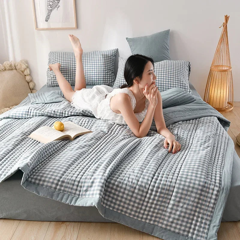 Quilted Spring Summer Quilt – Soft, Lightweight & Breathable Duvet for Queen Size, Comfortable & Washable