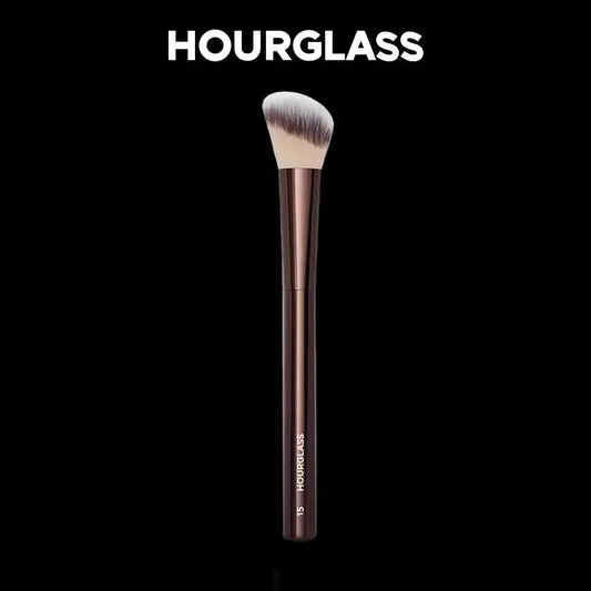 HOURGLASS No. 15 Liquid Blush & Angled Contour Brush – Professional Loose Powder Beauty Tool