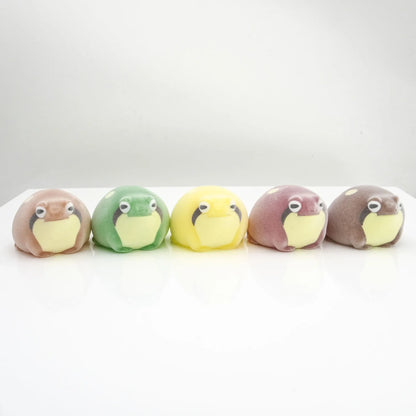 Yell World Capsule Toy – Kinako Mabushi Warabimochi Kawaii Pet Flocked Soft Squeeze Frog Figures