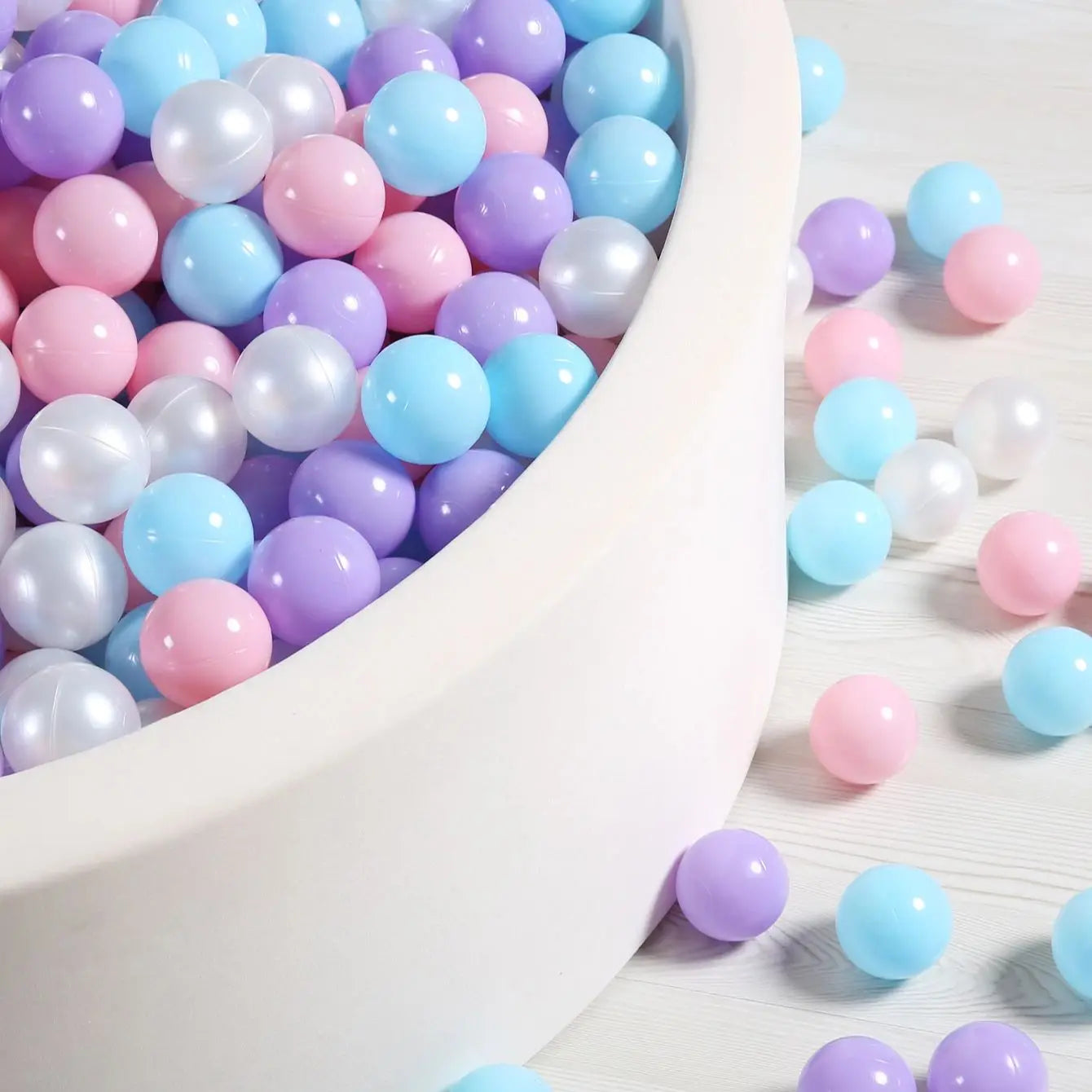 100pcs 5.5cm Soft Plastic Ball Pit Balls – BPA-Free, Non-Toxic, Multi-Color Set with Storage Bag (Purple, Pink, Light Blue, Pearl White)
