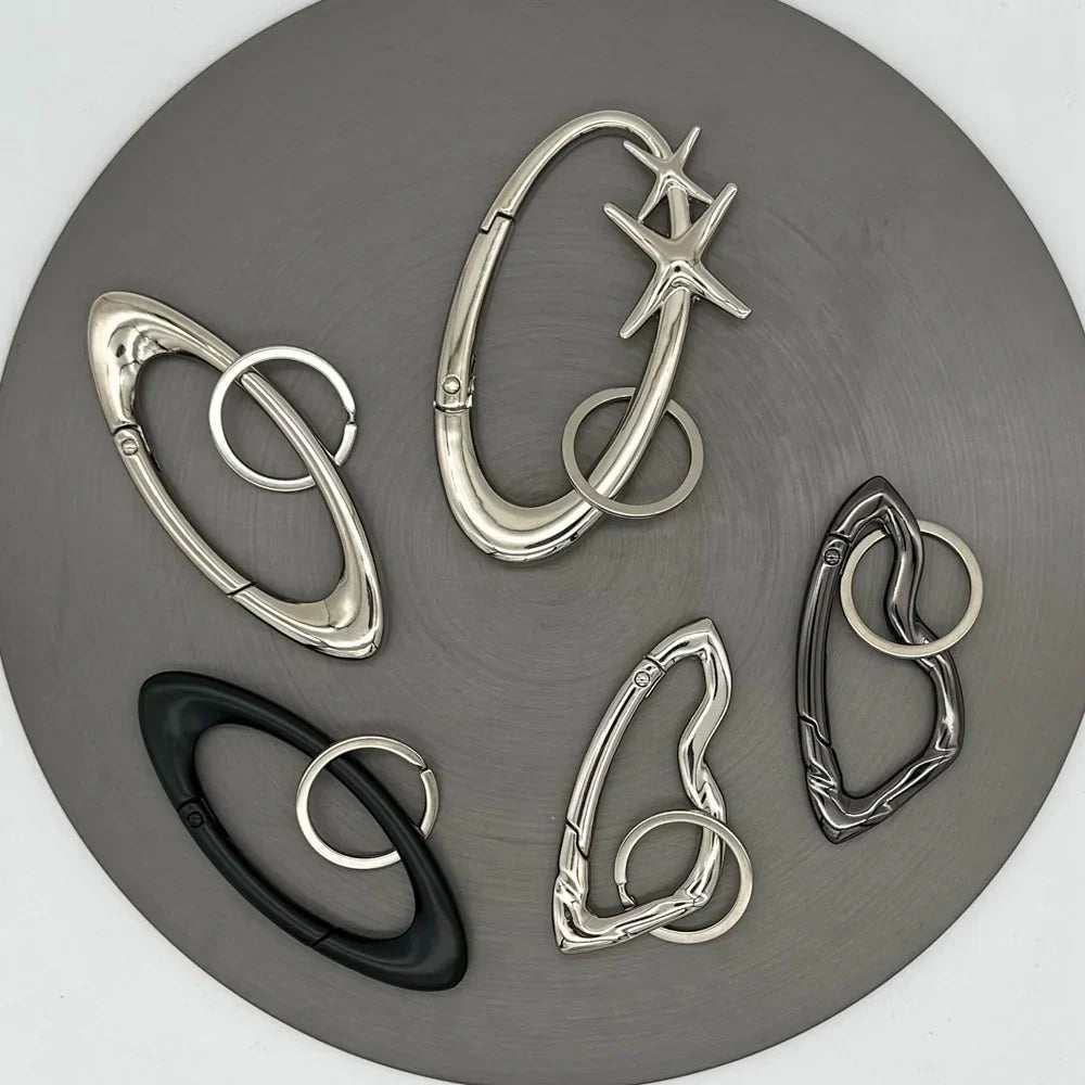 Y2K Punk Star Oval Carabiner Keychain – Axe-Shaped Mountaineering Key Ring Gothic Backpack Accessory
