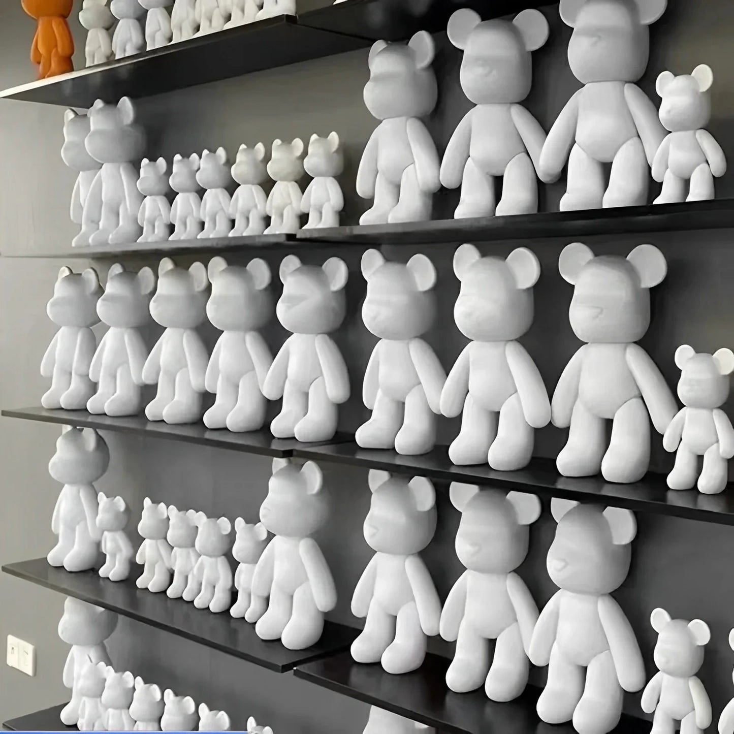 DIY Fluid Bear Sculpture – Handmade Bearbrick Doll Ornament, Graffiti Art Toy & Home Decoration Gift for Parents and Kids