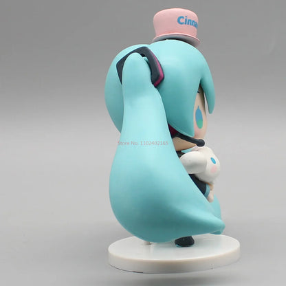 Hatsune Miku Anime Figurine – Holding Cinnamoroll, Bean-Eyed Kawaii Action Figure, Tabletop Decoration & Toy Gift for Children