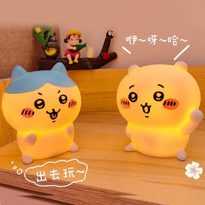 Anime Chikawa Kawaii Desktop Night Light – Hachiware & Usagi Cartoon Vinyl Doll Luminous Toy for Girls’ Gifts