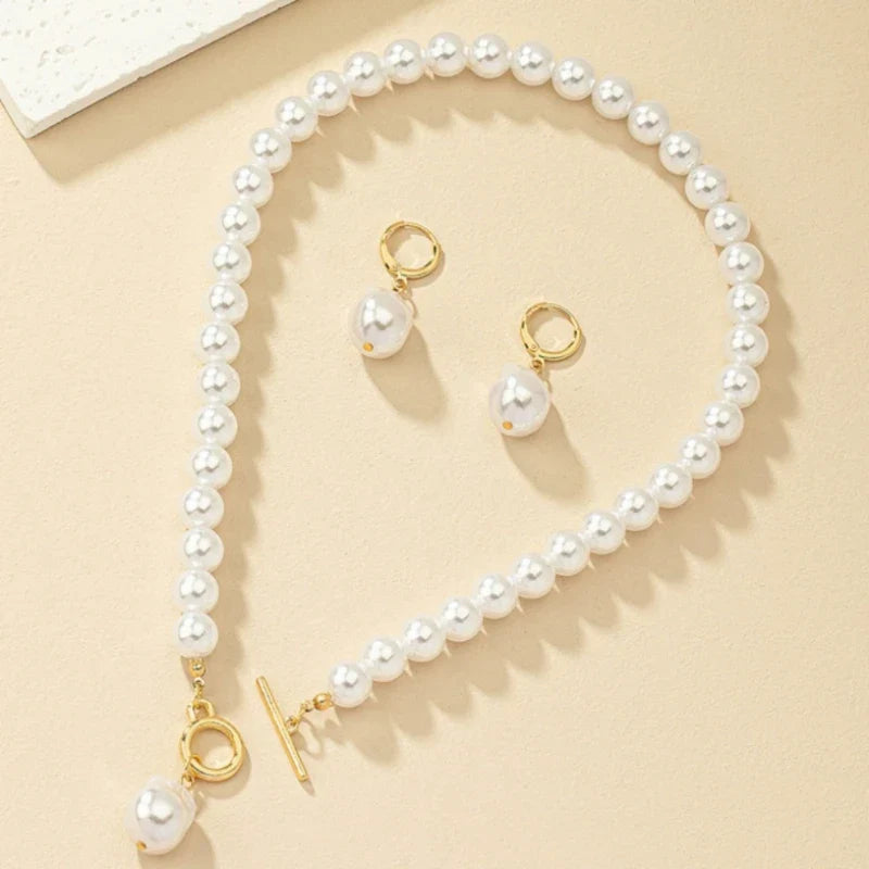 Women's Imitation Pearl Jewelry Set - Personalized Pendant Necklace & Earrings for Elegant Holiday Fashion