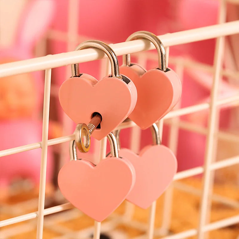 30x39mm Antique Heart-Shaped Padlock – Vintage Pink Romantic Key Lock for Diaries, Weddings, and Jewelry