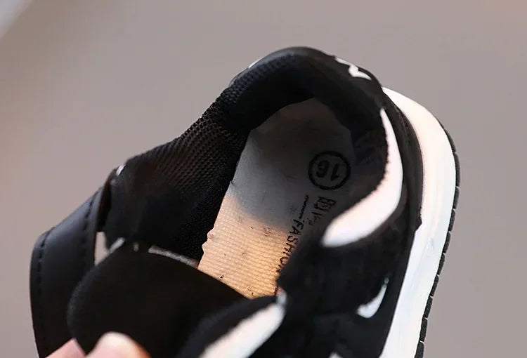 2025 Toddler & Kids White Sneakers — Fashionable Non-Slip Walking Shoes for Boys, Breathable Outdoor Casual Board Shoes