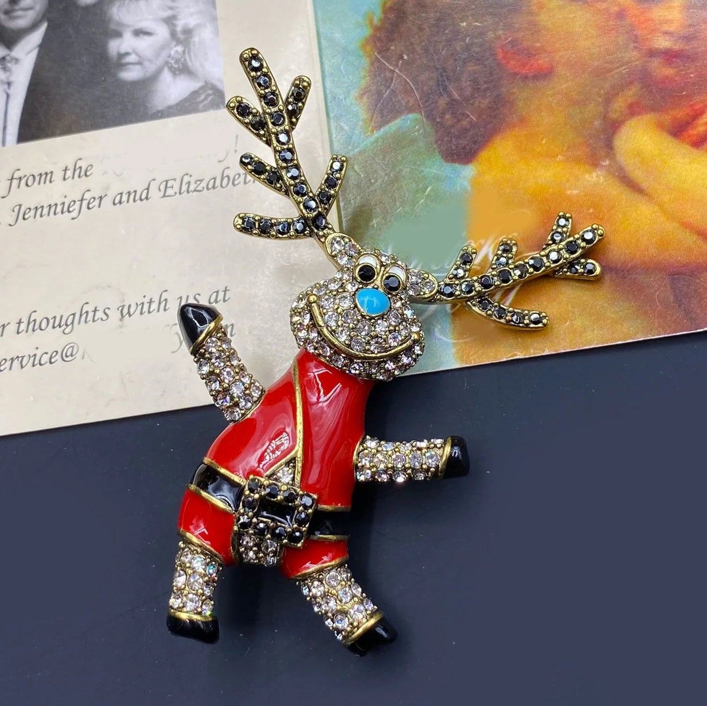 Vintage Baroque Crystal Castle Carriage Brooch – Rhinestone Clock Pin Badge for Women & Girls, Elegant Statement Jewelry