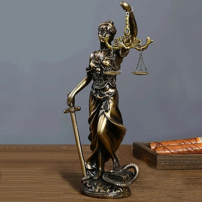 European Retro Copper Goddess of Justice Ornament – Creative Home Decor for Living Room, Office, and Desk, 1PCS