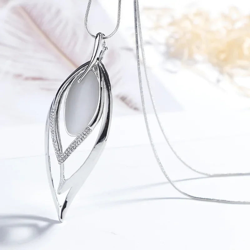 Opal Tulip Long Sweater Necklace – Elegant Floral Pendant Chain for Women Autumn Winter Fashion Accessories
