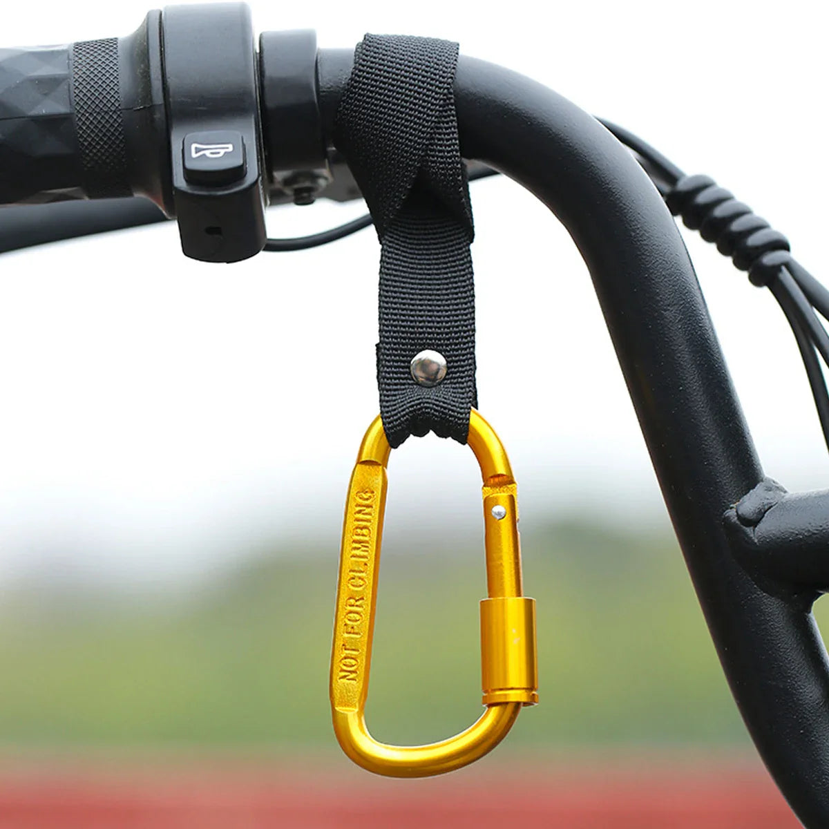 Black Aluminum Alloy Front Handlebar Hook – No-Drill Clip for Motorcycle, Electric Scooter & Bicycle