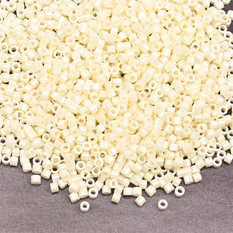 1000Pcs 1.6x1.3mm Japan Glass Seed Beads 11/0 – Cylindrical Loose Beads for DIY Statement Jewelry Making (5g Pack)