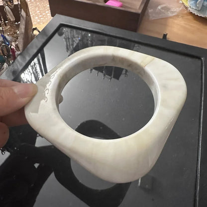 Exaggerated Thick Resin Off-White Imitation Marble Wide Bracelet – Stylish Jewelry for Women’s Party & Vacation