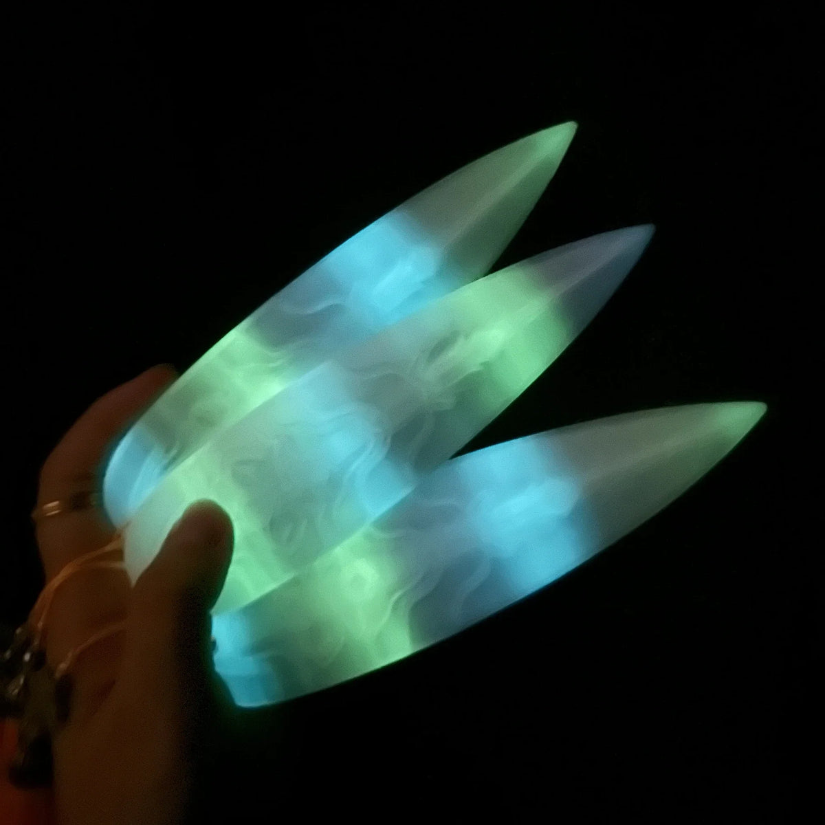 Zoey Kpop Demon Hunters Cosplay Light Dart Weapons — Roleplay Props for Girl Group Idol, Halloween & Carnival Costume Accessories
