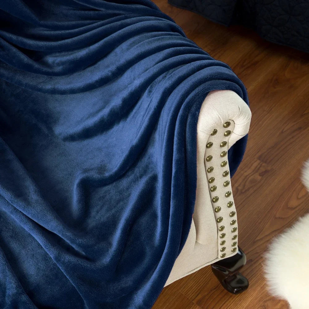 230GSM Coral Fleece Blanket – Soft Warm Flannel Bedspread & Sofa Cover in Blue & Pink