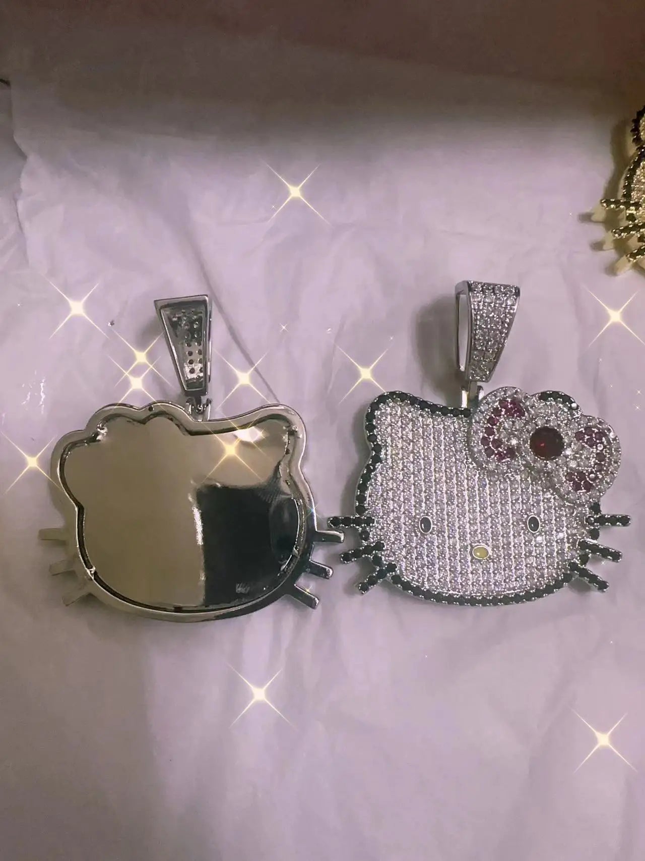 Hello Kitty Y2K White Gold Pendant Necklace – Sweet Long Layered Jewelry Chain for Women, Halloween Style (Europe & America)