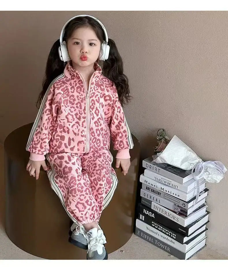 Girls' Spring Sportswear Set – Stylish Leopard Pattern Top & Pants Two-Piece Outfit for Children