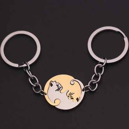 Cute Hug Cat Keychain - Heart Patchwork Round Keyring for Couples, Bags, Cars and Gifts