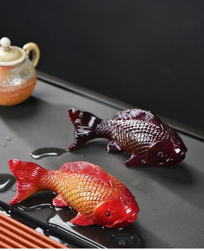 Colour-Changing Koi Carp Tea Table Ornaments – Creative Zen Desktop Decorations, Two Fish Report Happiness Teaware Accessories