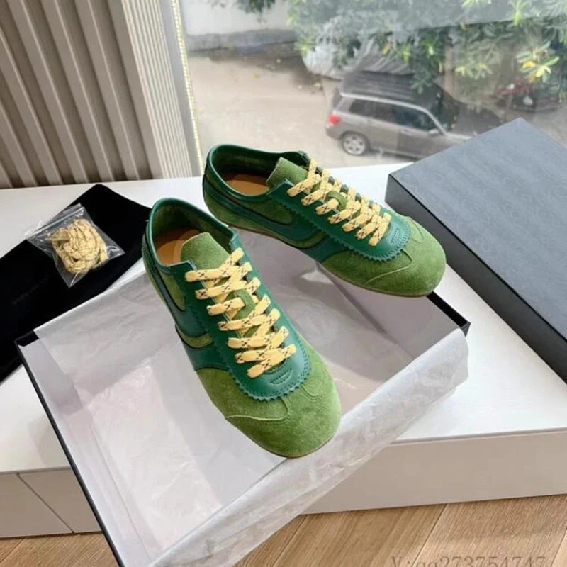 German 2025 Women’s Leather Sneakers — Retro Lace-Up Flat Training Shoes, Large Size Forrest Gump Style