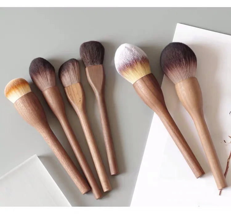 New European Vintage Wood Handle Makeup Brush – High-Quality Walnut Soft Powder, Blush & Foundation Contour Brush