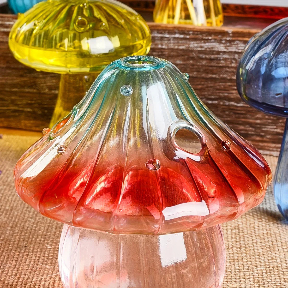 Colourful Mushroom Vase, Creative Hydroponic Transparent Glass Aromatherapy Vase, Living Room and Dining Room Desktop Art Decoration