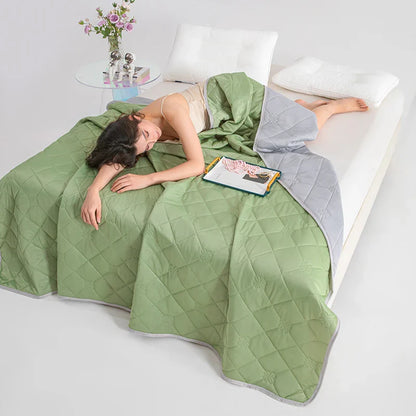 Grade A Cooling Summer Blanket – Lightweight Breathable Cooling Comforter for Bed, Soft Air-Conditioned Quilt (King/Queen Size)
