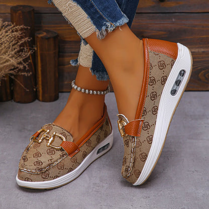 2024 Autumn Women’s Retro Flat Shoes – Fashionable Round Toe with Metal Decoration, Casual Designer Footwear