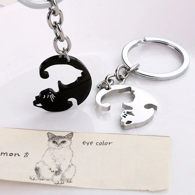 Cute Hug Cat Keychain - Heart Patchwork Round Keyring for Couples, Bags, Cars and Gifts