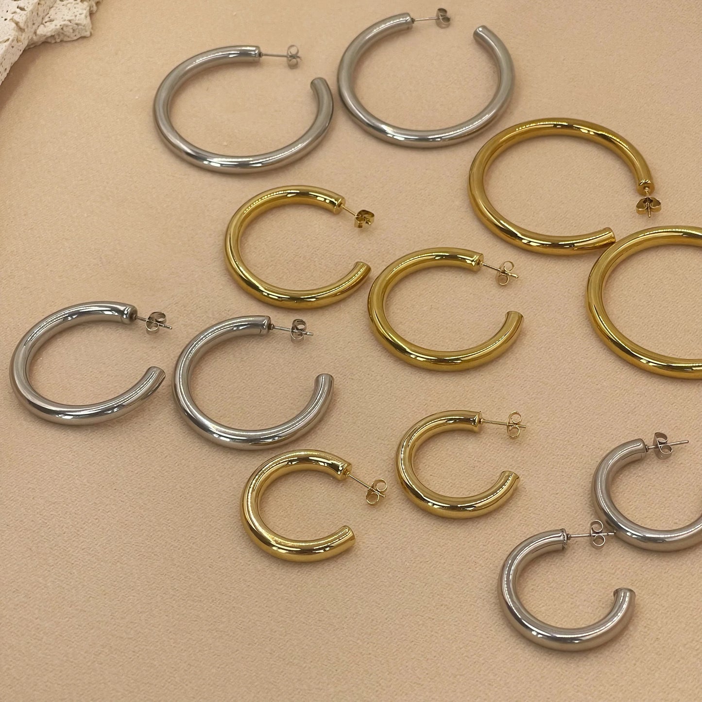 Classic Stainless Steel Hoop Earrings – 30/40/50mm Gold Big Earrings for Women, Trendy Jewelry Accessories