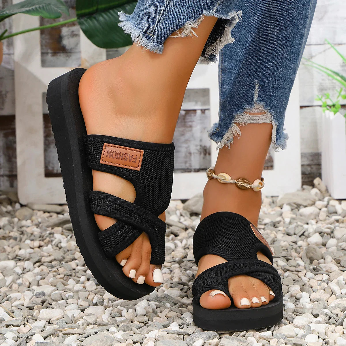 Women’s Fashion Hollow Sandals – Lightweight Breathable Beach Vacation Slippers, Comfortable Summer Footwear