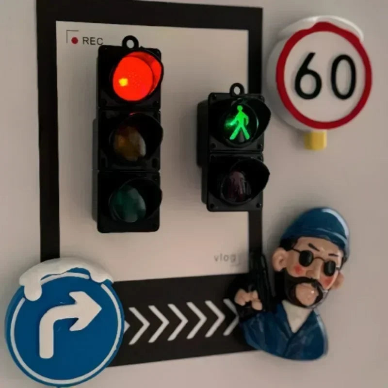 1/4Pcs Mini Simulation Electronic Traffic Light Keychain – LED Pedestrian Light Toy for Kids’ Learning & Gifts