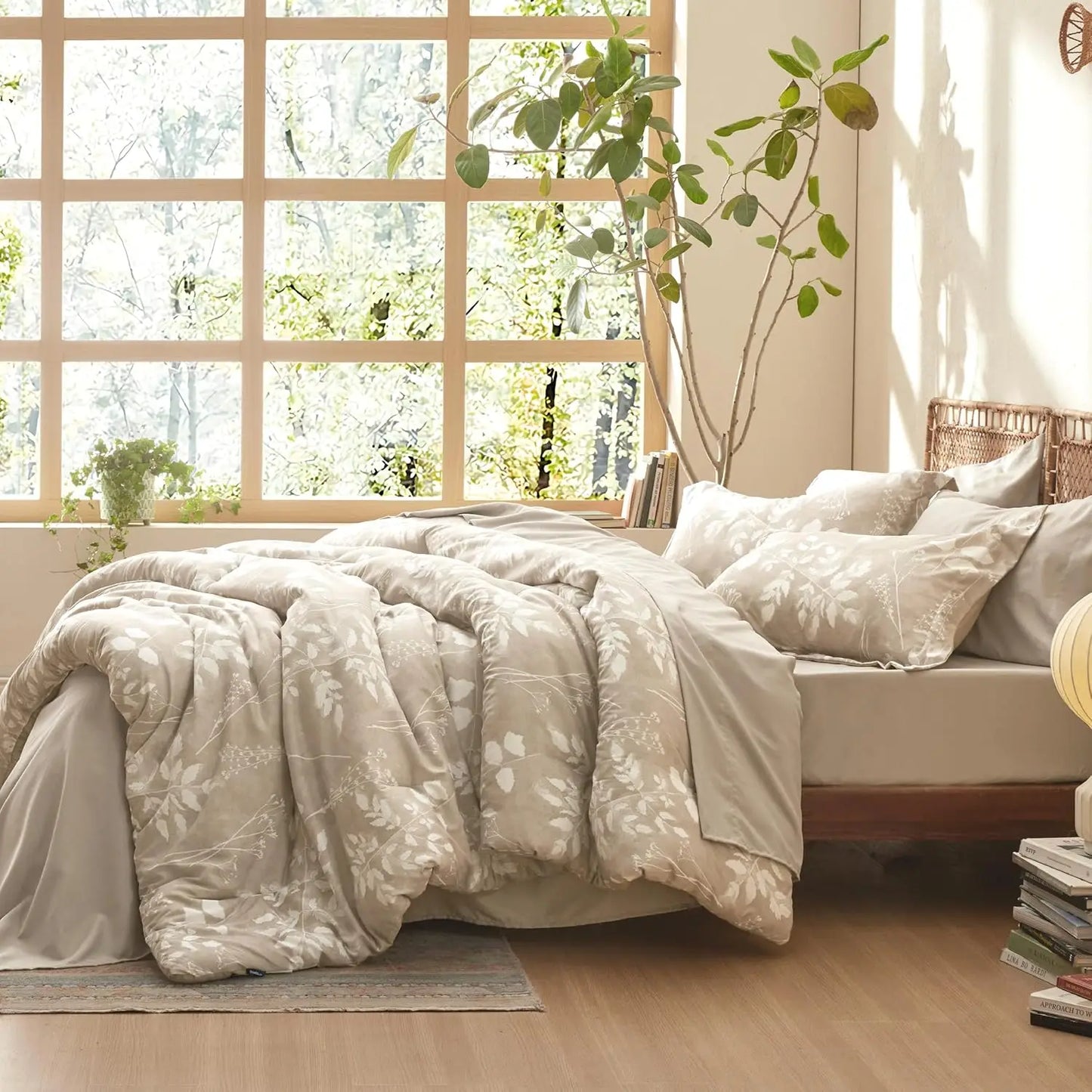 Bedsure 7-Piece Floral Comforter Set – Reversible Botanical Bedding with Sheets, Pillowcases & Shams