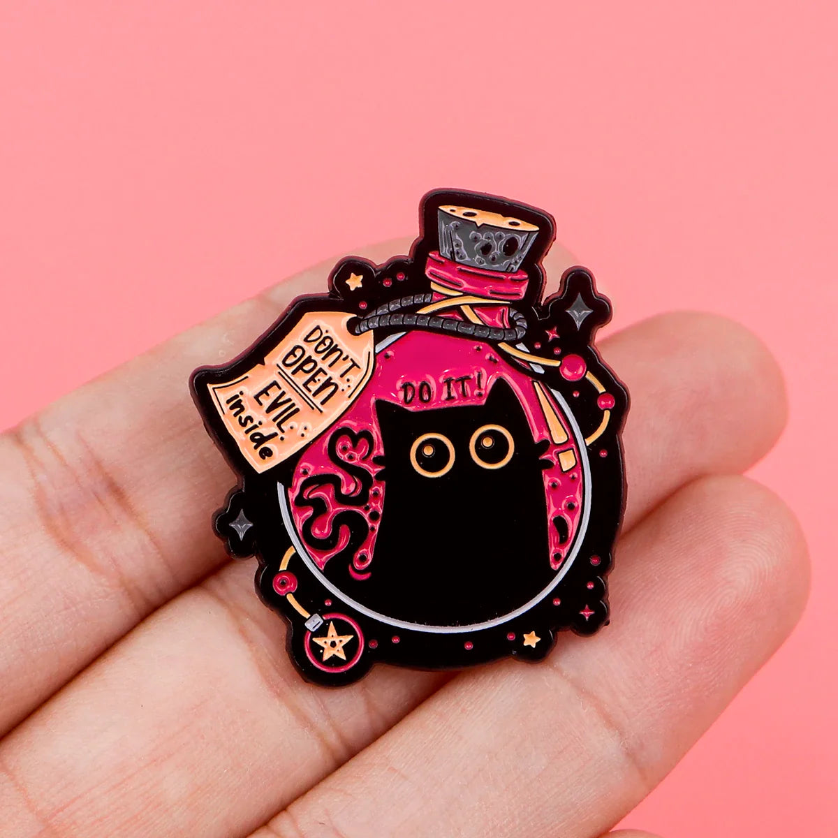 Cute Black Cat Enamel Pin – Animal Brooch Lapel Pin for Backpack, Clothing, Witch Jewelry & Halloween Gifts