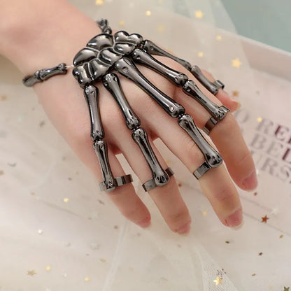 Punk Ghost Skeleton Hand Bracelet – Exaggerated Retro Halloween Skeleton Charm Wristband, Gothic Fashion Cross-Border Jewelry Accessory