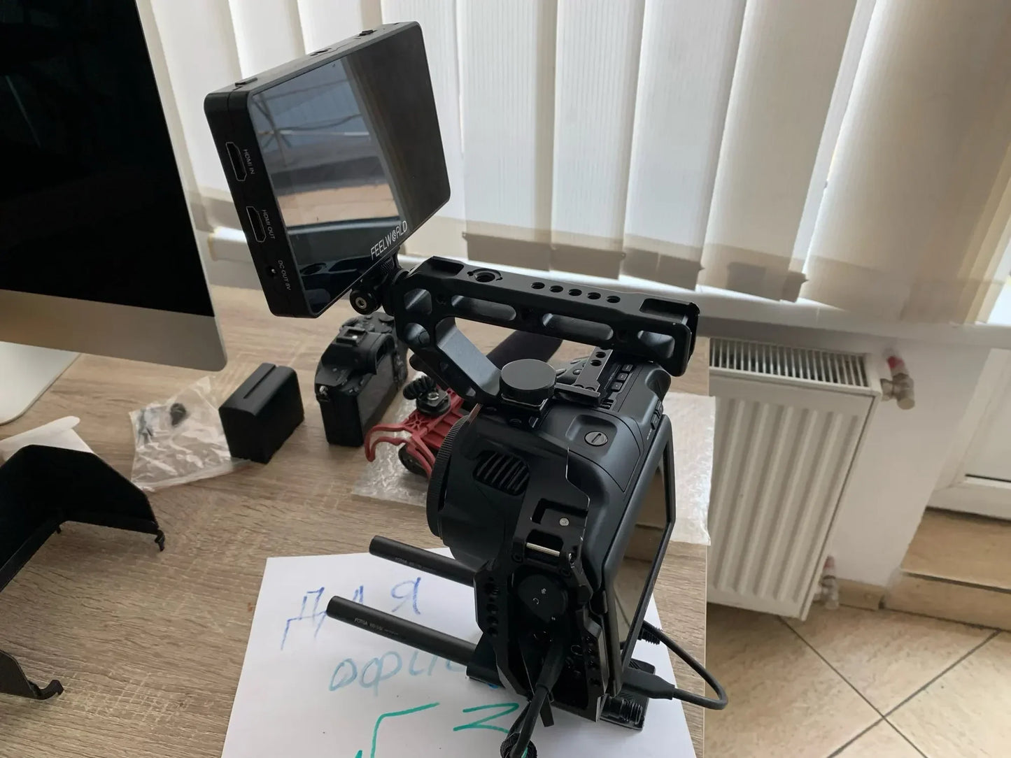 Minifocus Monitor Holder Cold Shoe Mount for Camera, 180° Tilt Adjustable Bracket for Field Monitors, Microphone, Hot Shoe