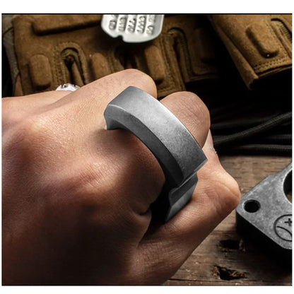 Outdoor Survival Tool: Alloy Steel EDC Tactical Multifunctional Ring Pendant with Titanium Window Breaker